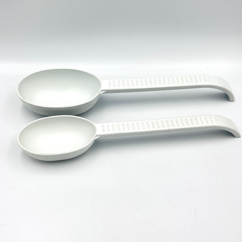 Weight Watchers Vintage Measuring Scoop Set White Plastic 1/2 Cup 1 Cup Tools